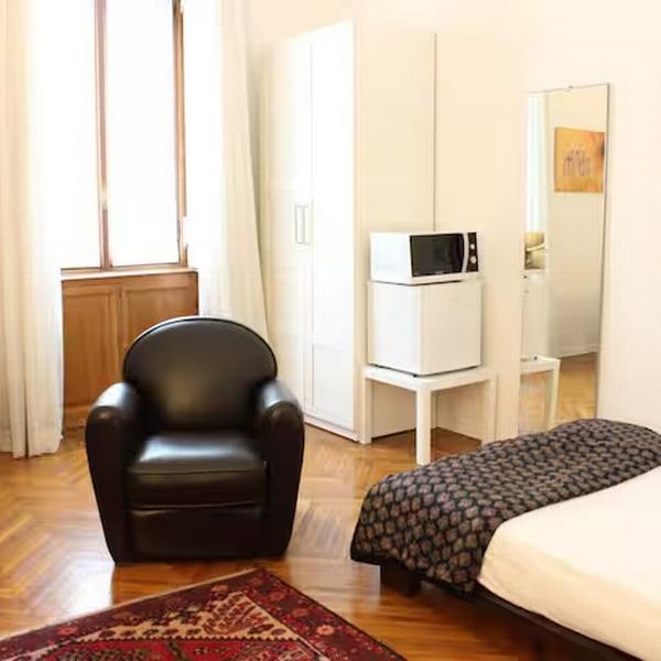  Elegante Ampia Stanza In Casa D'Epoca Fermata M4