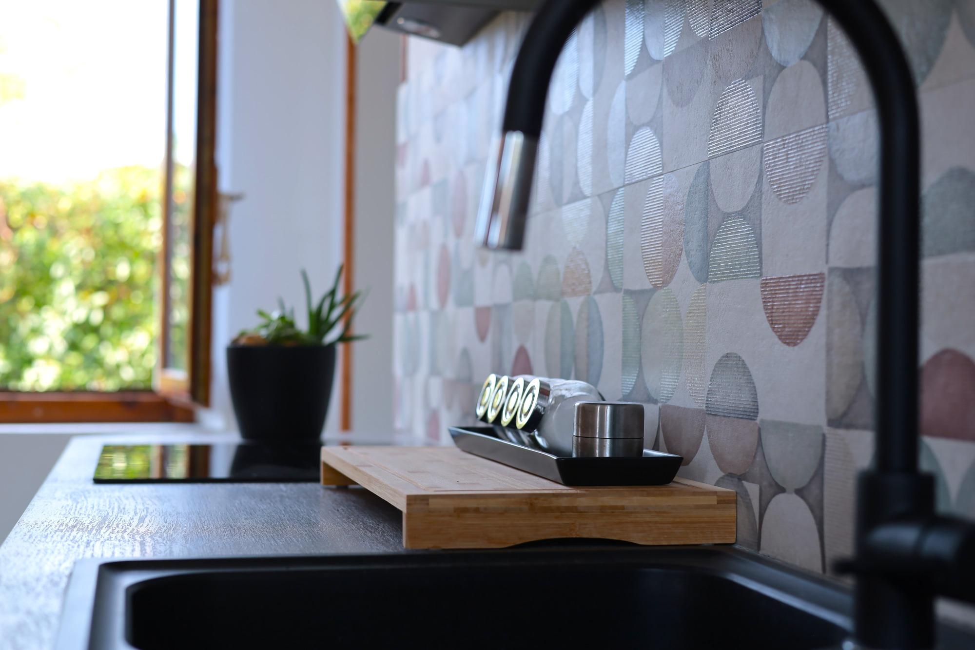 CUCINA CON LAVELLO E PIANO A INDUZIONE