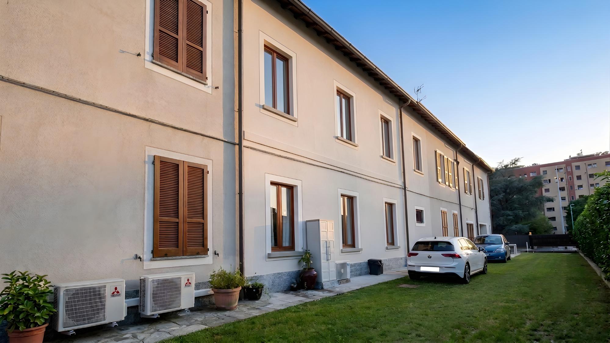 ESTERNO CON PARCHEGGIO PRIVATO