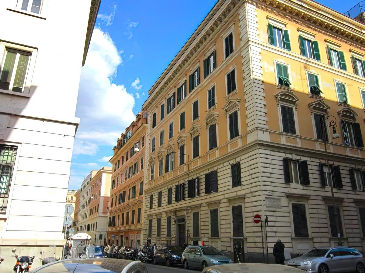 palazzo del 1900 a solo 150 metri dalla metropolitana