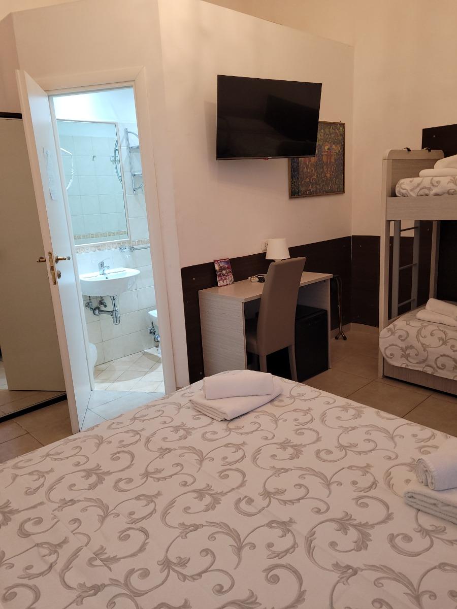 camera familiare , bagno privato