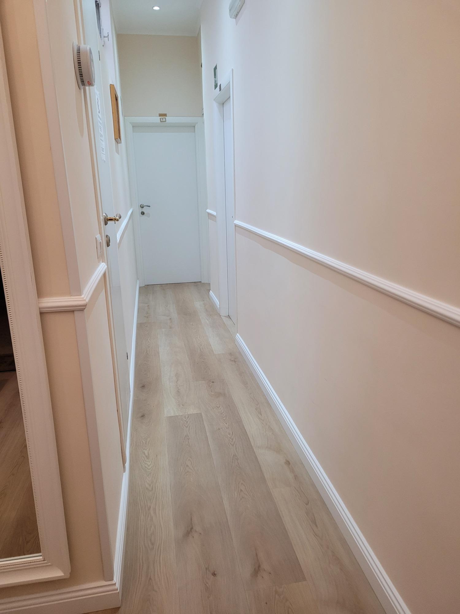 Corridoio lato camere