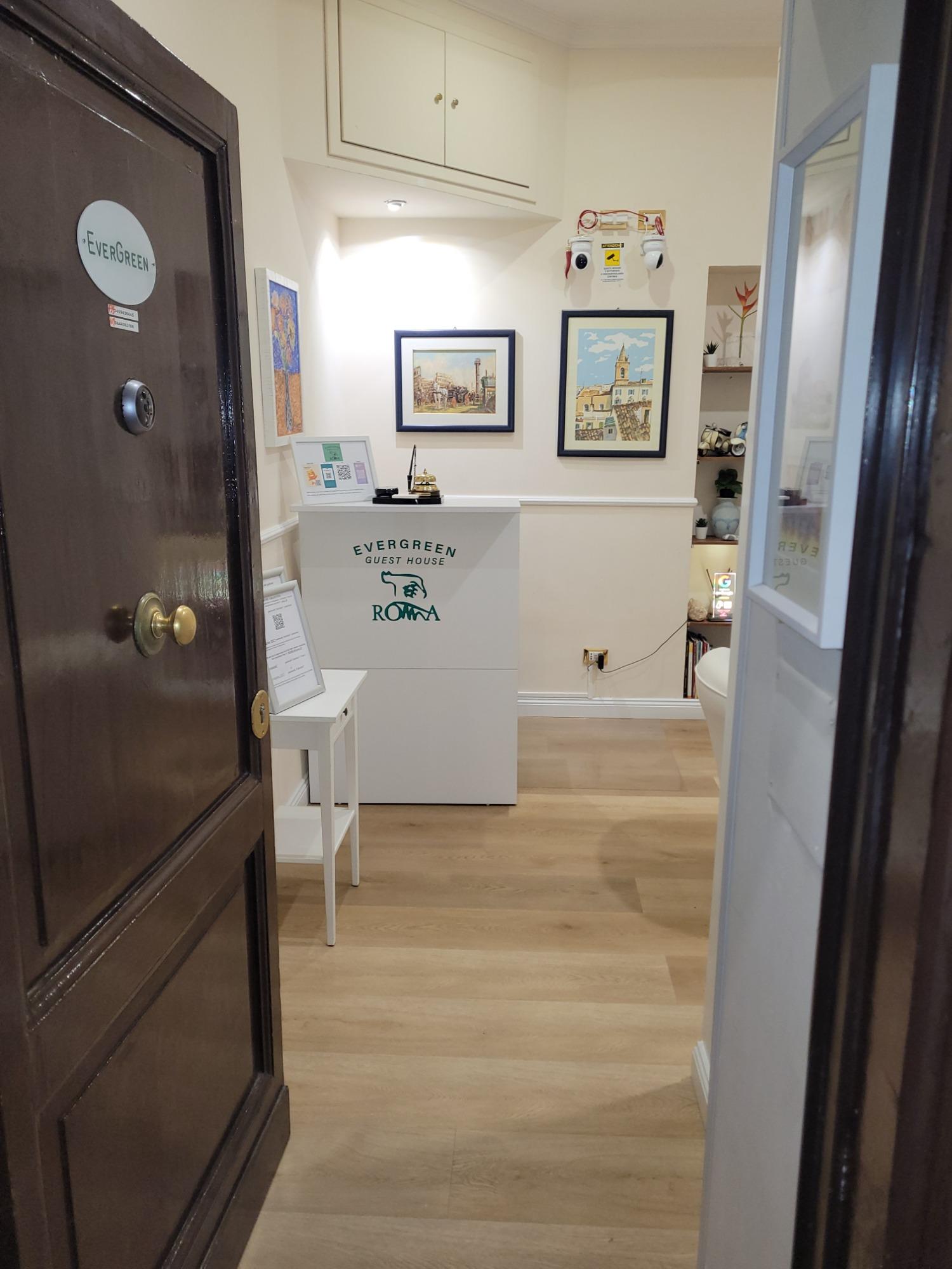 Ingresso lato reception