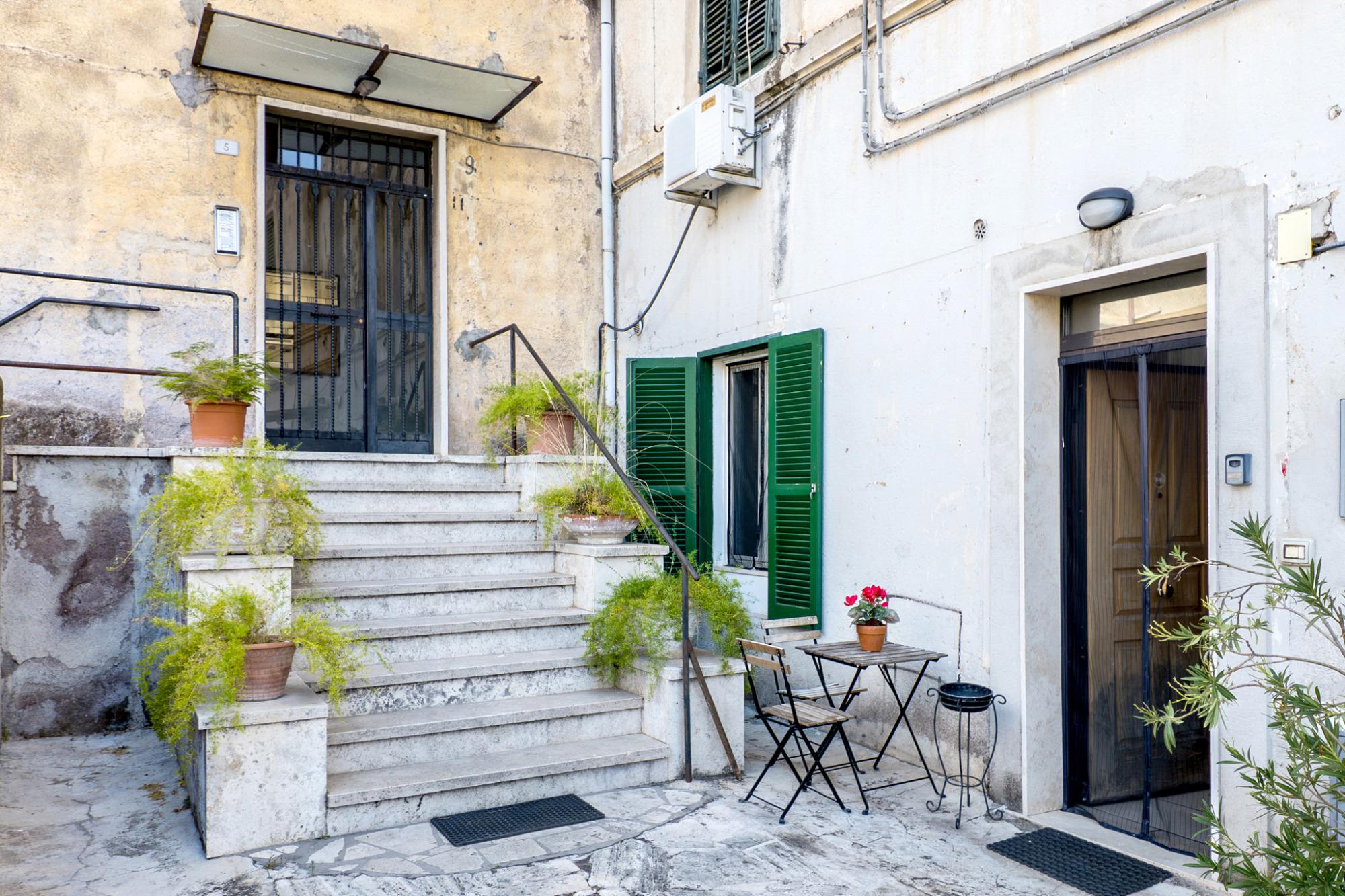 piano terra su un terrazzo condominiale