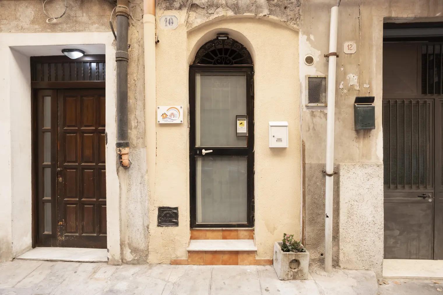 Ingresso Casuzza via fratelli de benedetto 10