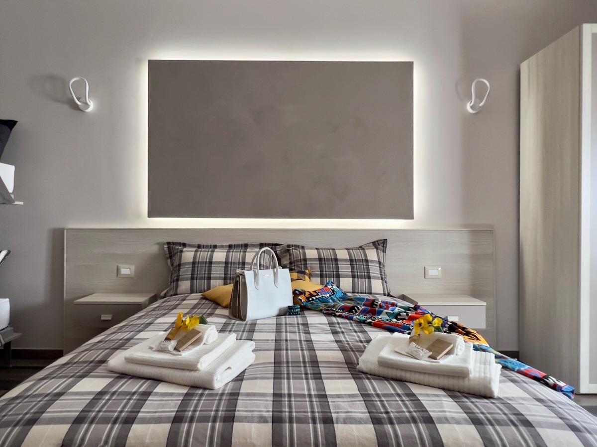 Camera Grafite con Finestra