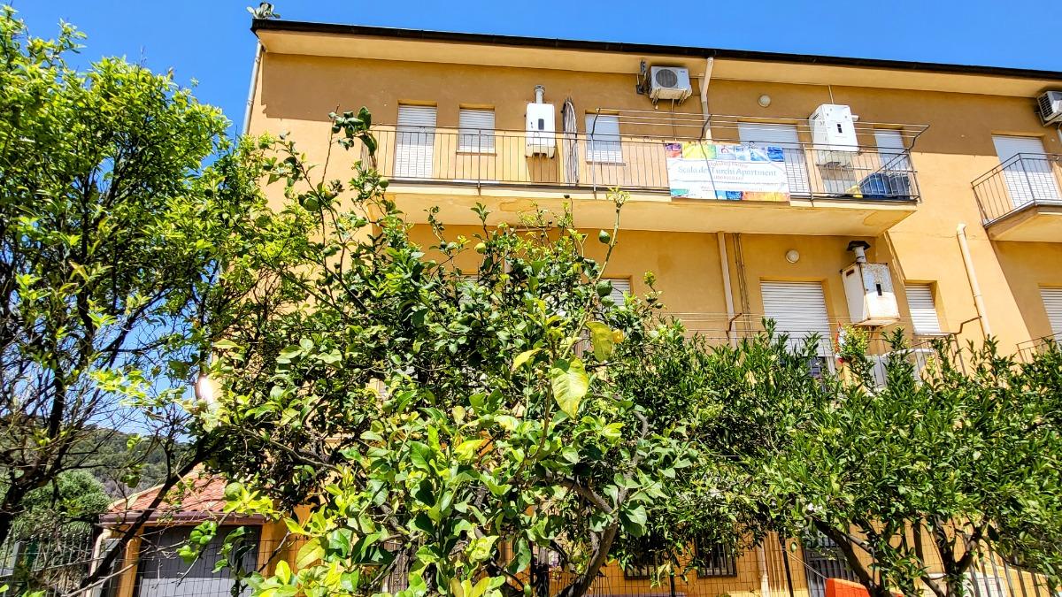 Esterno palazzina - appartamento climatizzato al secondo piano