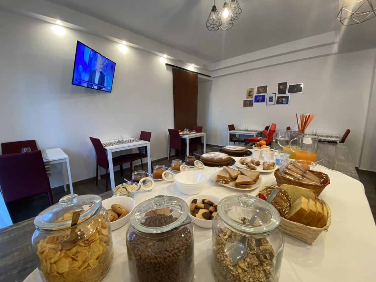 La colazione di MA&MI LIGHT ROOMS