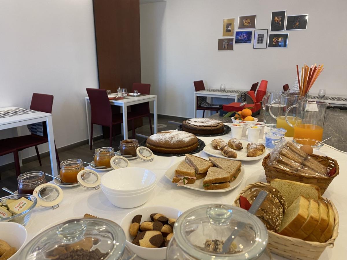 La colazione di MA&MI LIGHT ROOMS