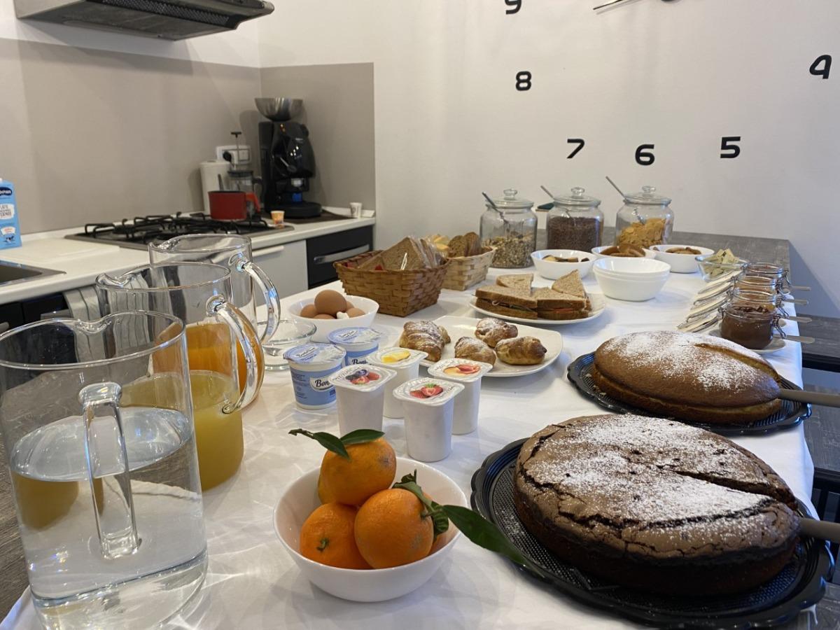 La colazione di MA&MI LIGHT ROOMS