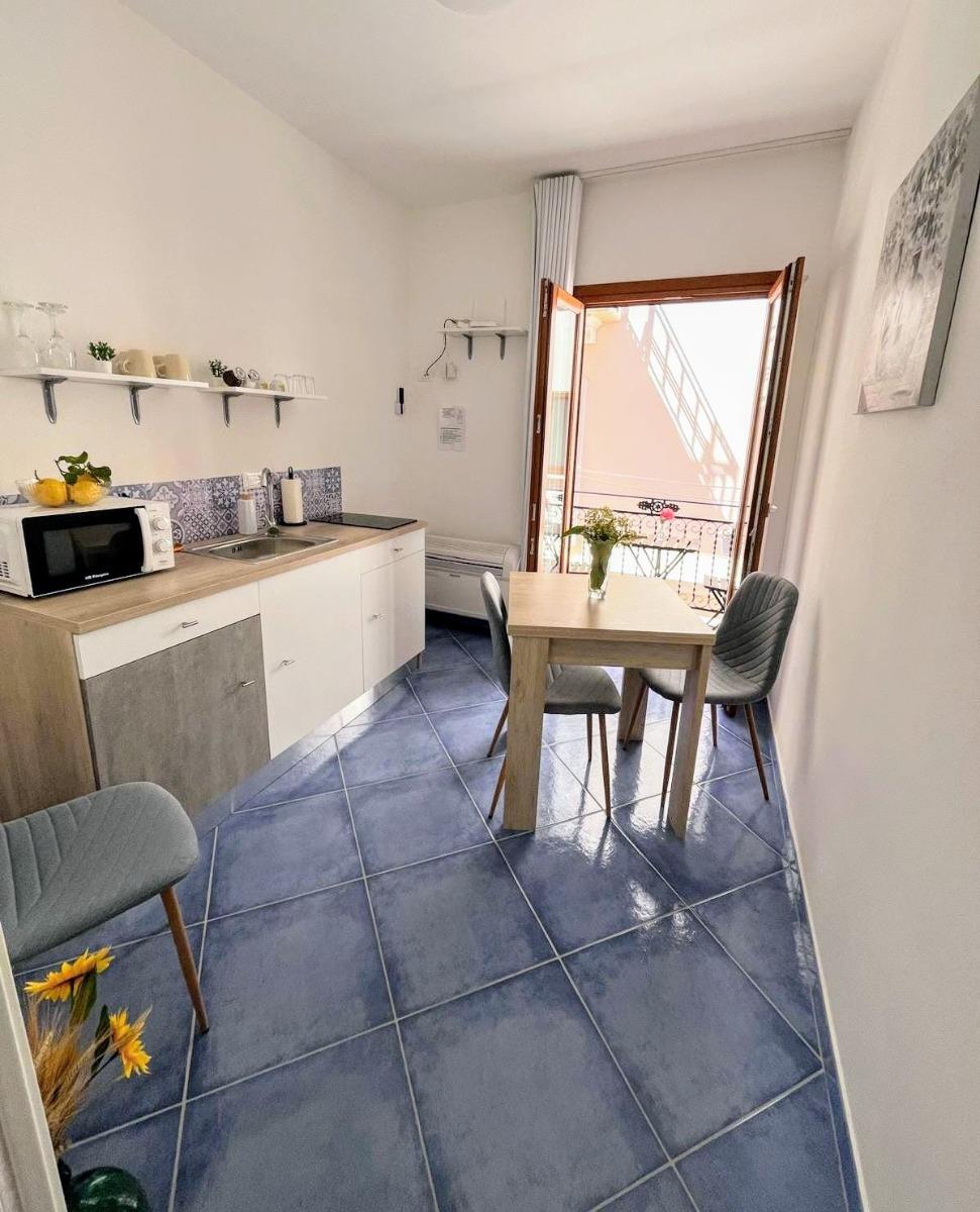 CUCINA COMPLETA DI SERVIZI