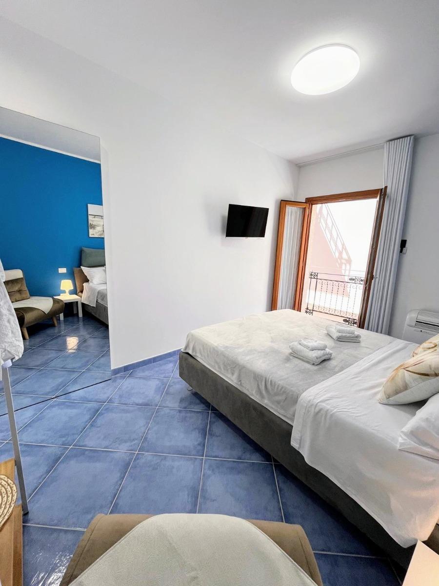 ANGOLO CAMERA DA LETTO VERSO L'ESTERNO