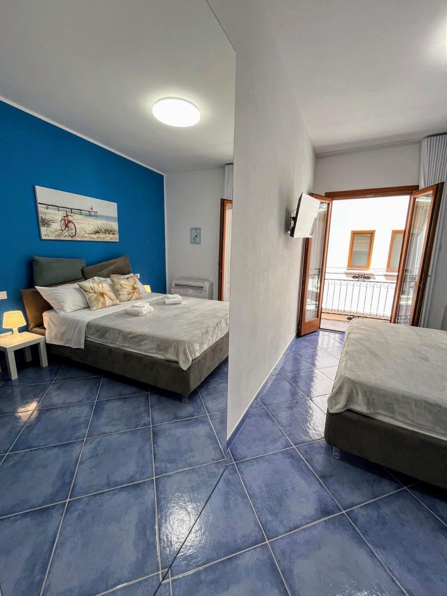 RIFLESSO SPECCHIO LETTO MATRIMONIALE