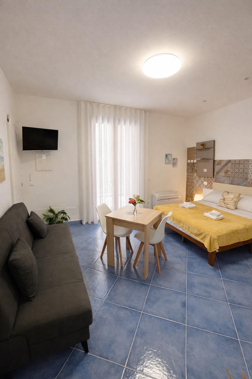 Open space luminoso nel centro storico a 3 minuti dal mare - Oikos Design Sicily