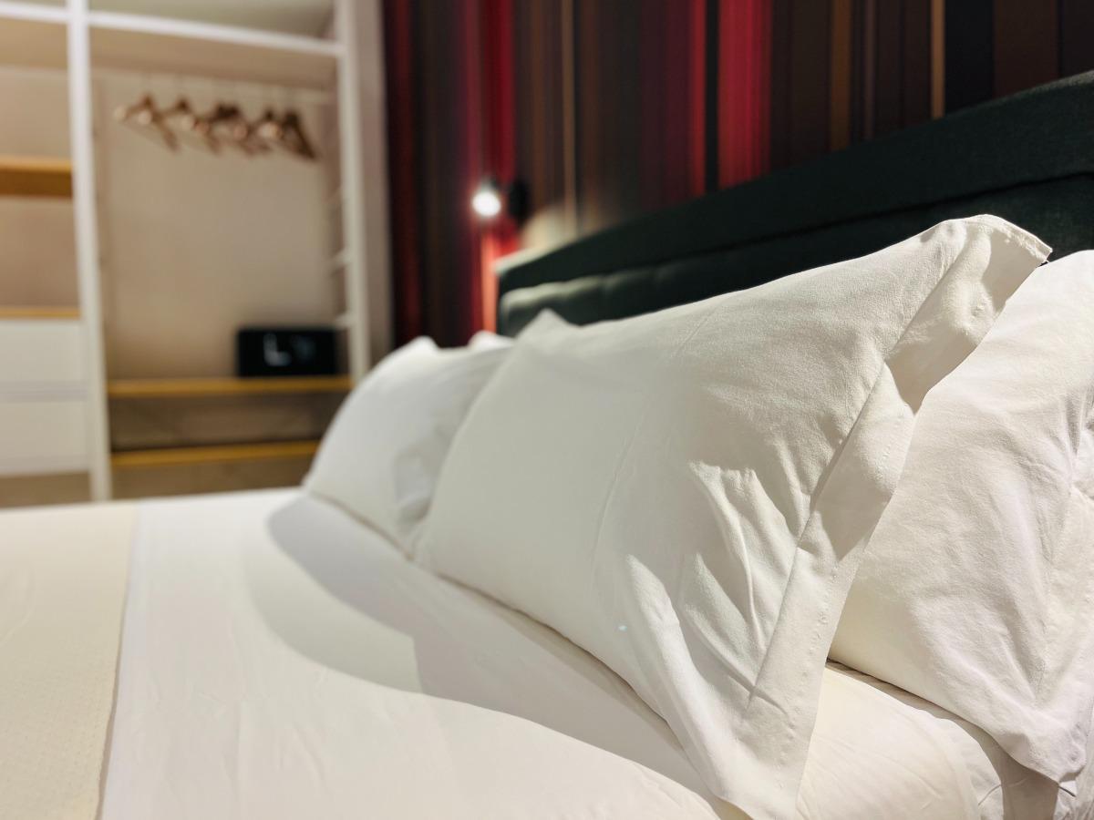 Particolare dei cuscini in piuma d'oca e memory form