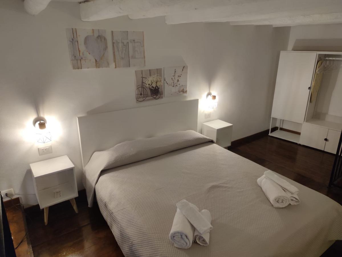 La combinazione di tonalità crea un'atmosfera rilassante e accogliente, con un tocco di romanticismo.