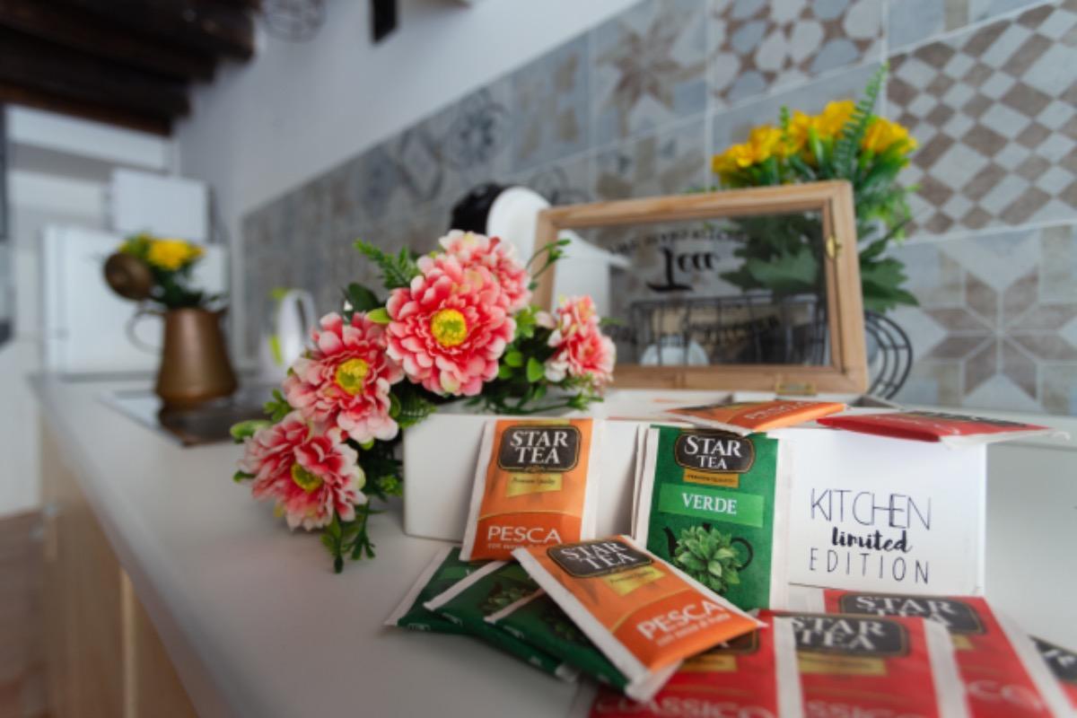 La cucina moderna e funzionale, è dotata di elettrodomestici di ultima generazione e di ampi piani di lavoro.