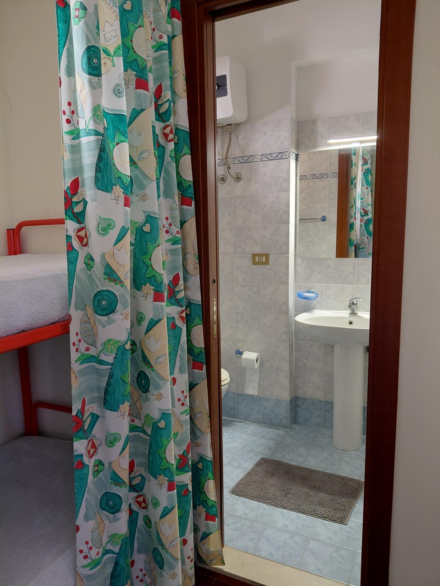 Letto a castello e bagno