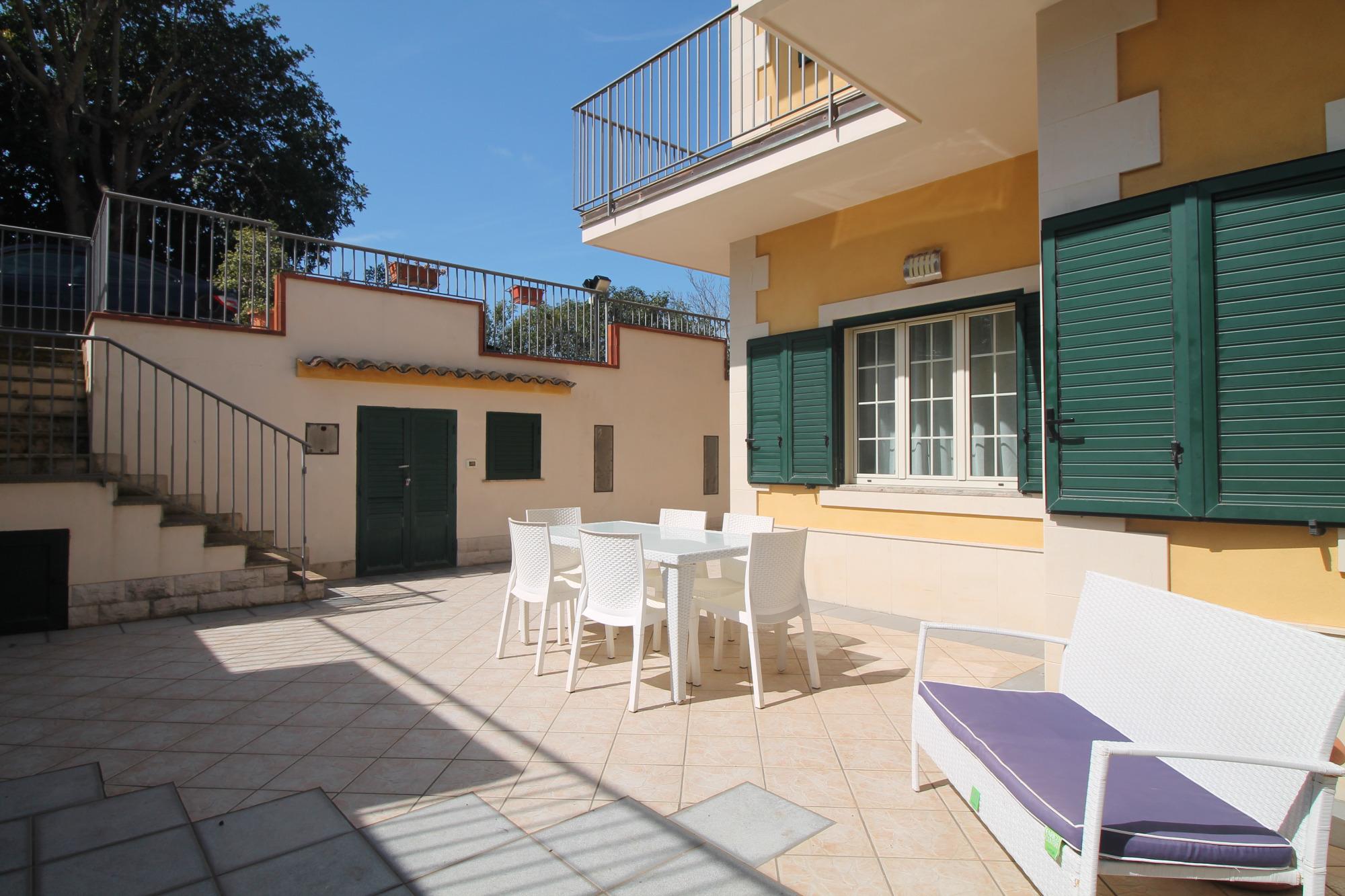 area esterna (con bagno e cucina ext)