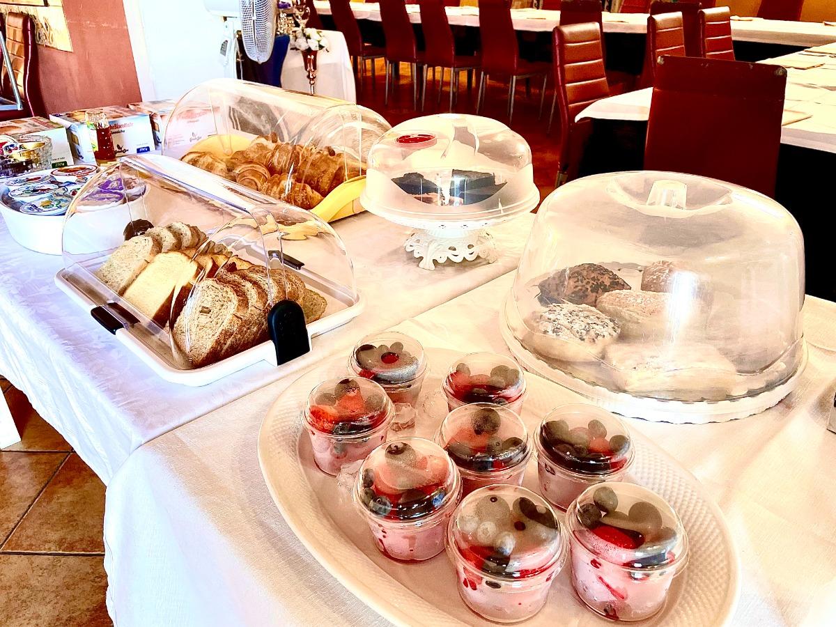 La colazione di LA COLLINA SUL MARE B&B