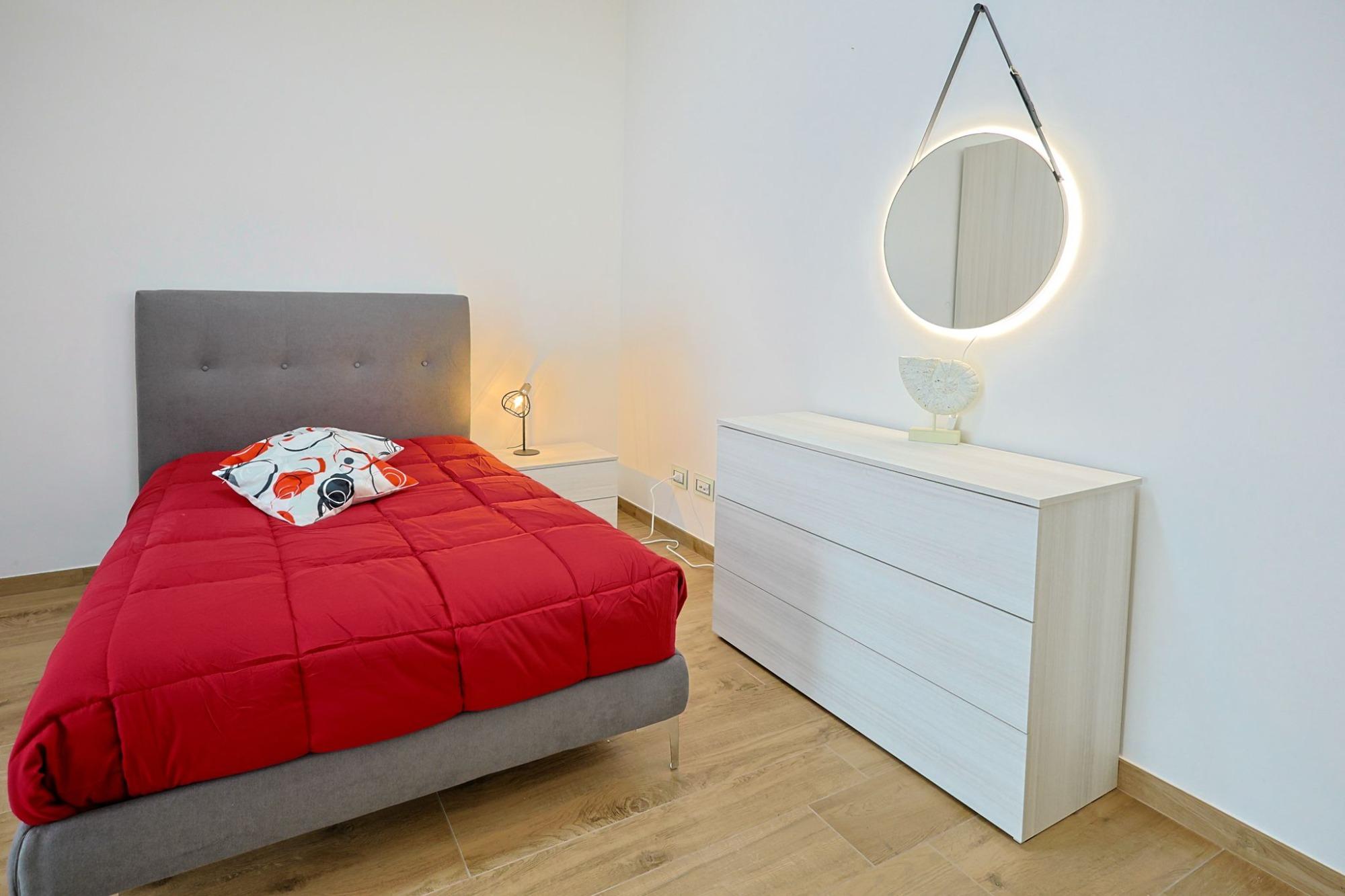 Camera ampia due letti 1 piazza e mezza.