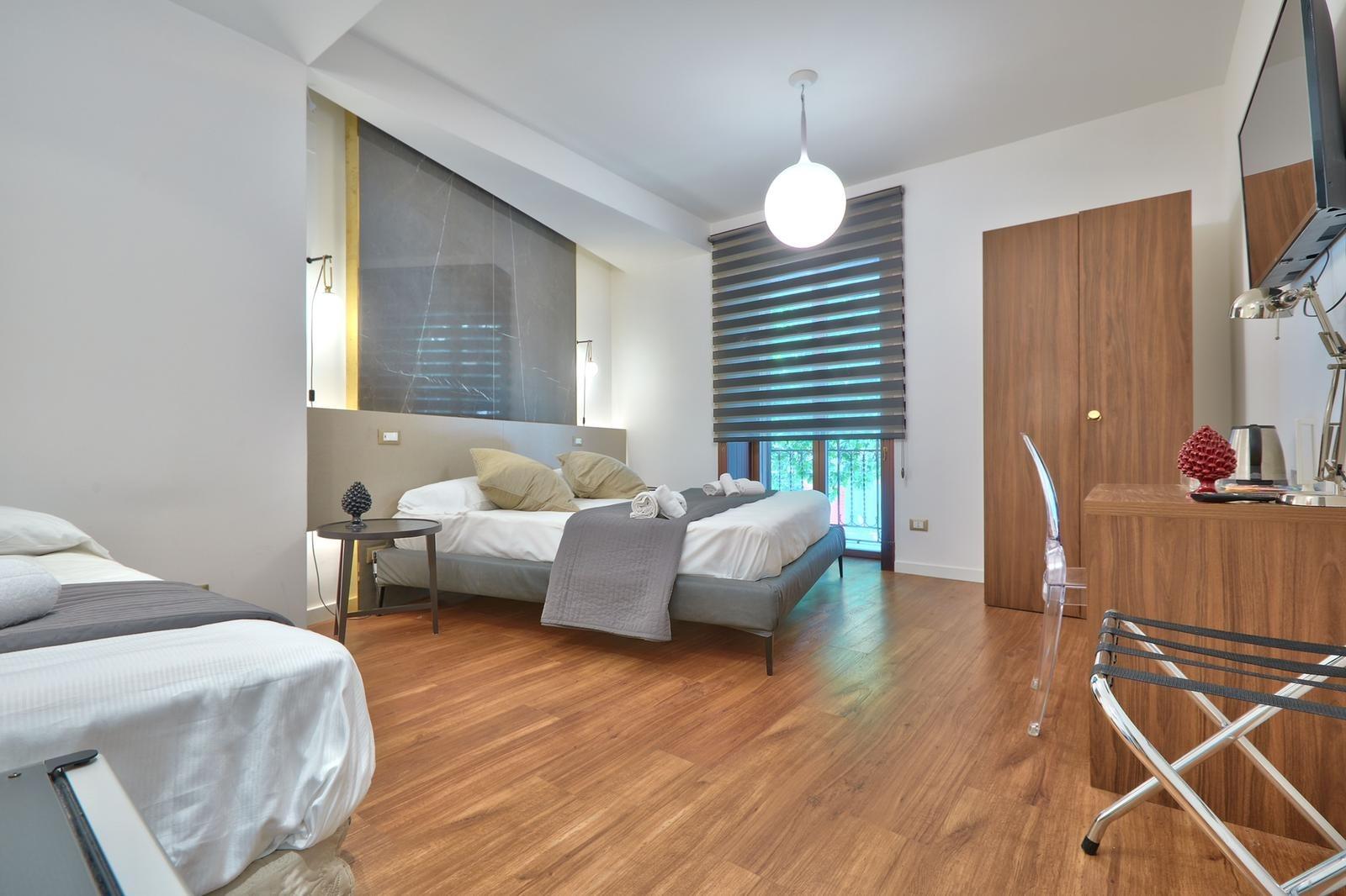 camera grasta tripla