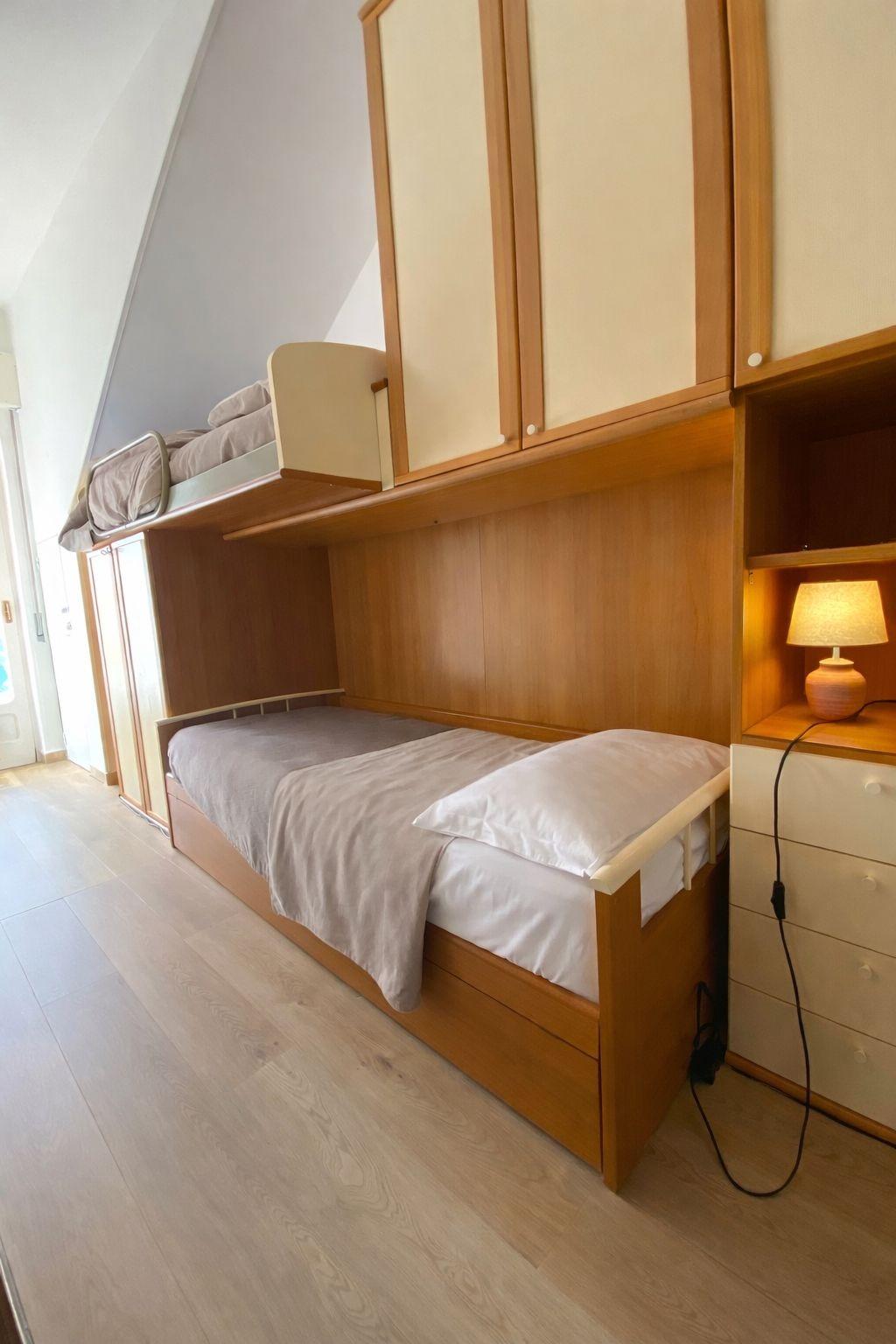 stanza con letto a castello