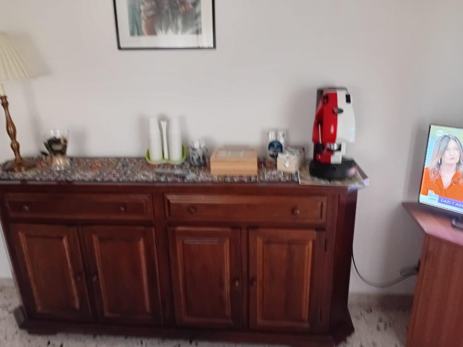 Ampio ambiente climatizzato dotato di TV e macchina del caffé