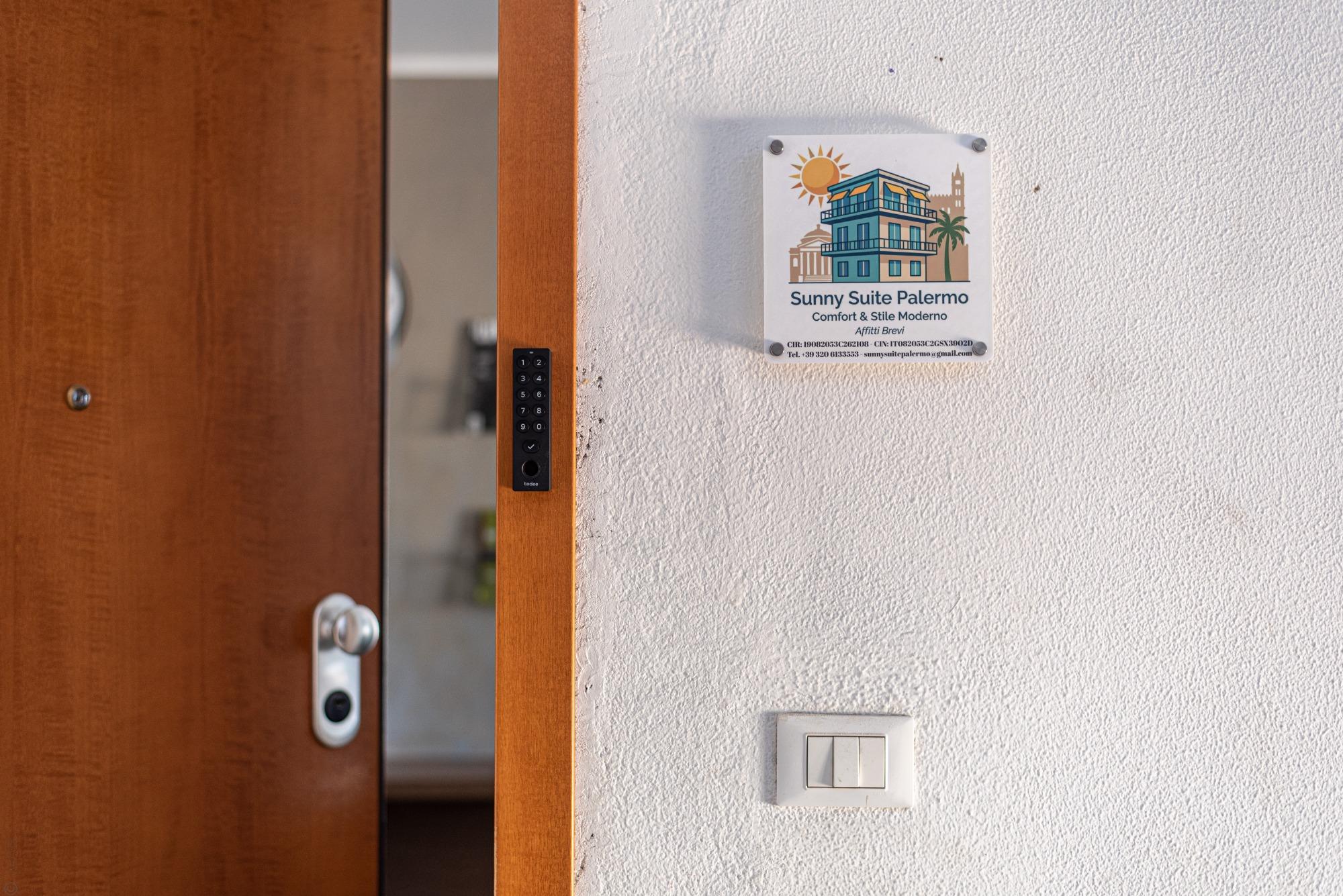 Benvenuti a Sunny Suite! Accesso smart e sicuro tramite tastierino numerico. La vostra vacanza a Palermo inizia qui, in totale autonomia e semplicità.