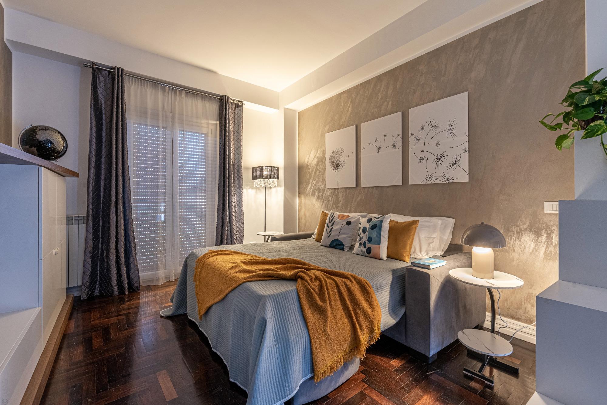 Versatile e accogliente: il divano della zona living si trasforma in un comodissimo letto matrimoniale. Spazio extra e comfort garantito per il 5° e 6