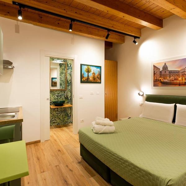  Caminneci Palace Boutique