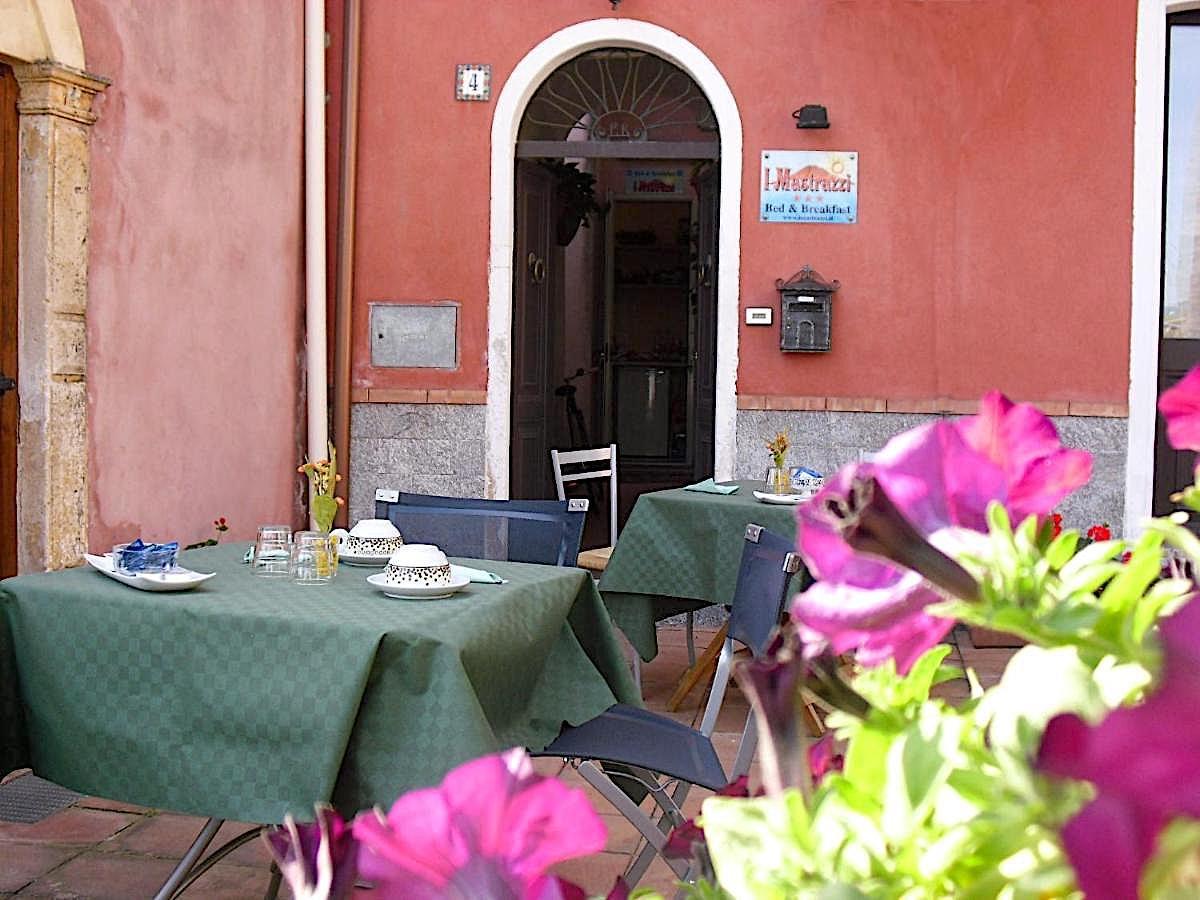 Ingresso B&B e cortile