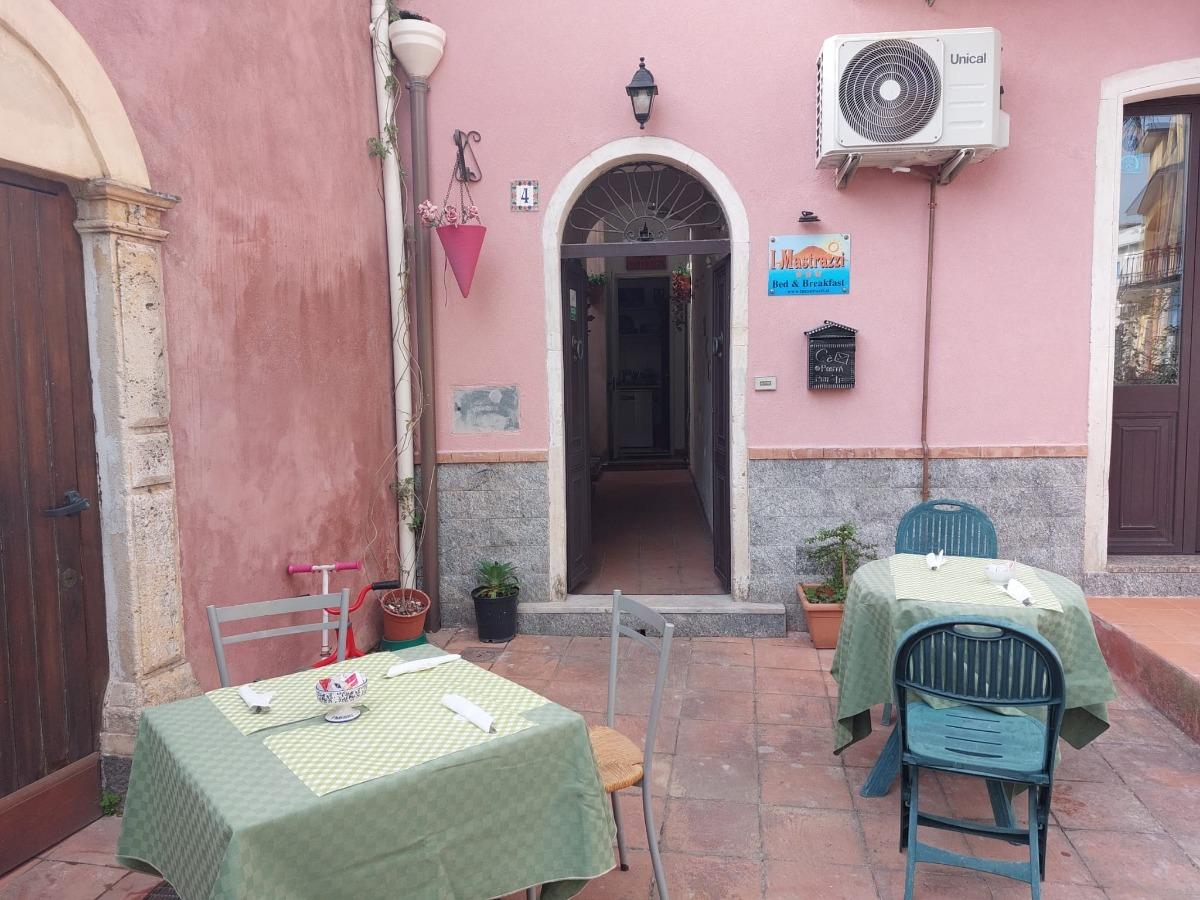 Ingresso facciata nuovo colore