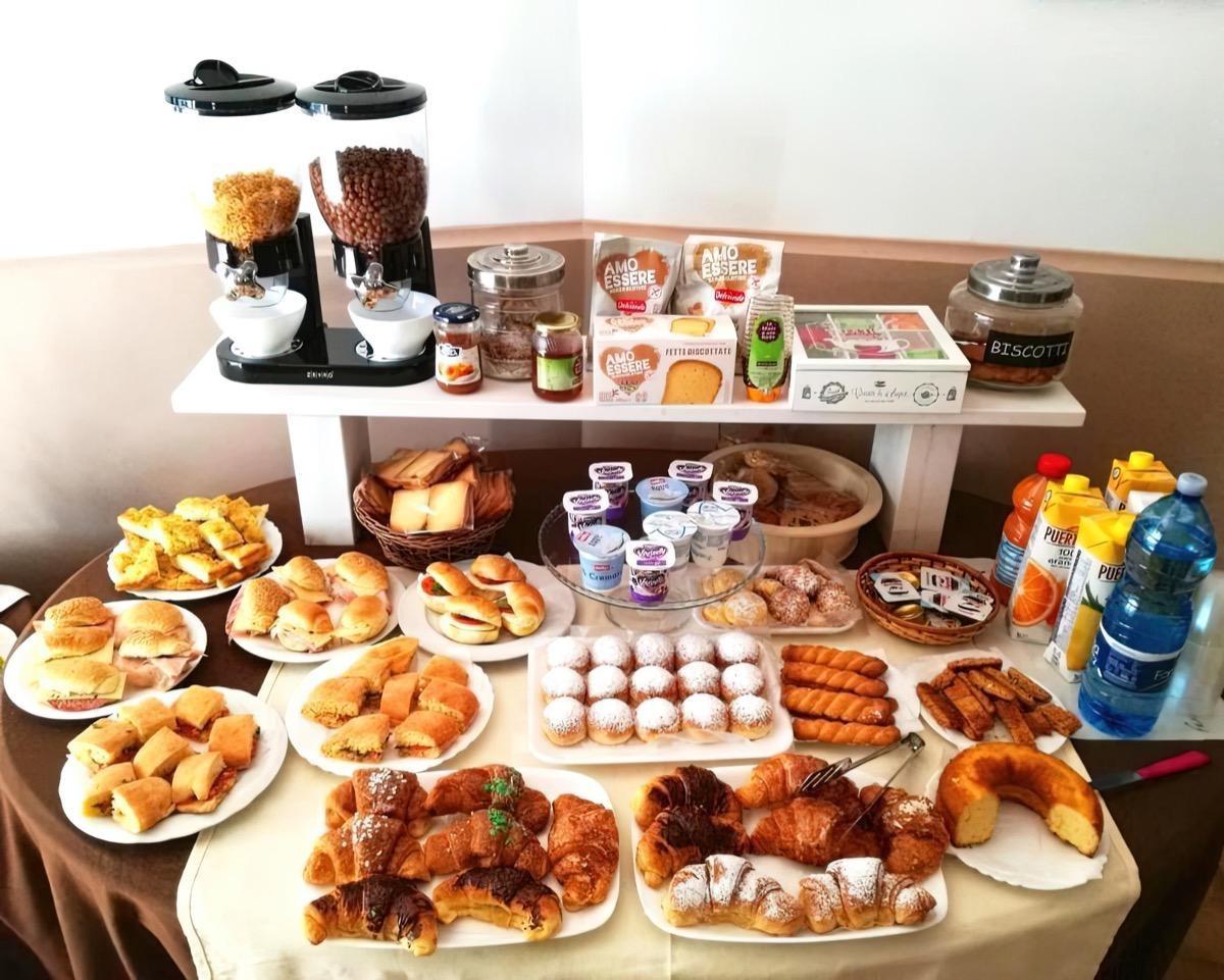 La colazione di B&B BRUNELLI RESIDENCE
