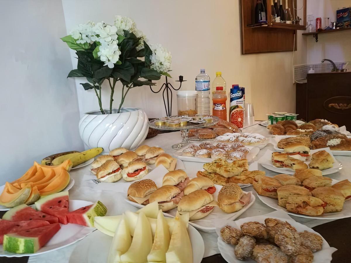 La colazione di B&B BRUNELLI RESIDENCE