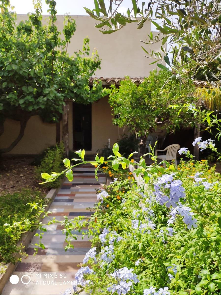 Rilievo, Presso le Case di Anna e Carla