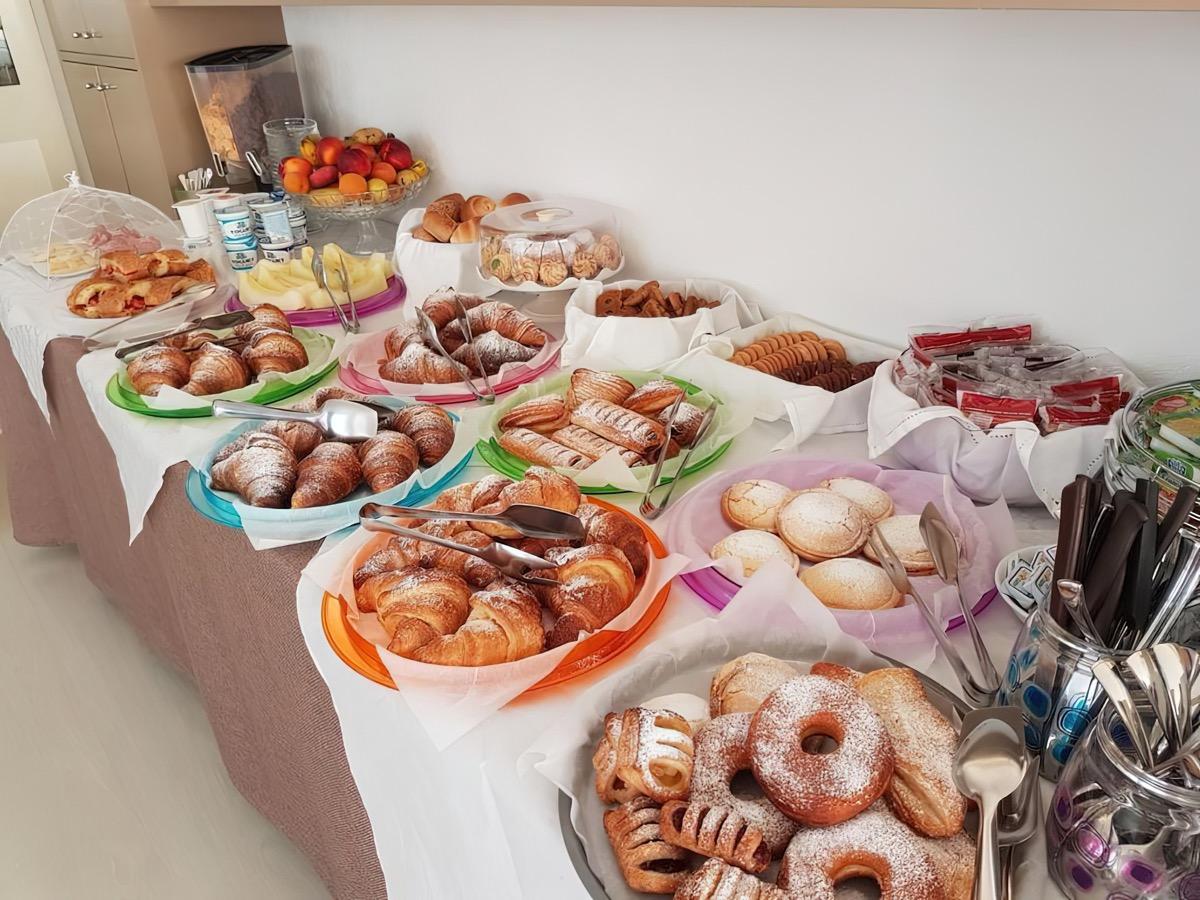 La colazione di HOTEL RESIDENCE SIKANIA