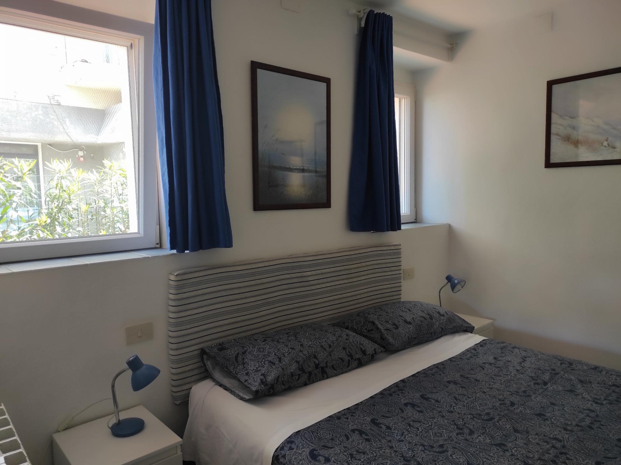 camera vista giardino