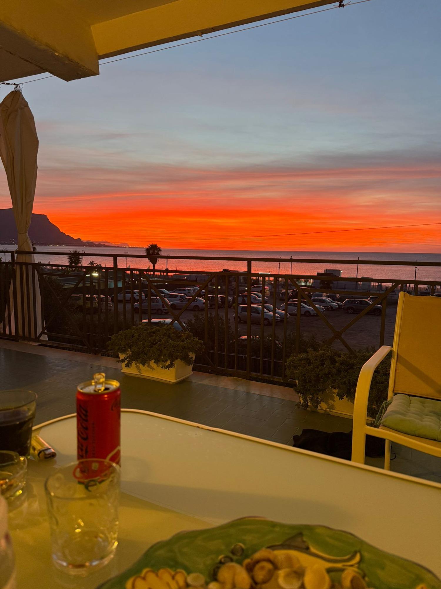 Un tramonto dalla terrazza vista mare