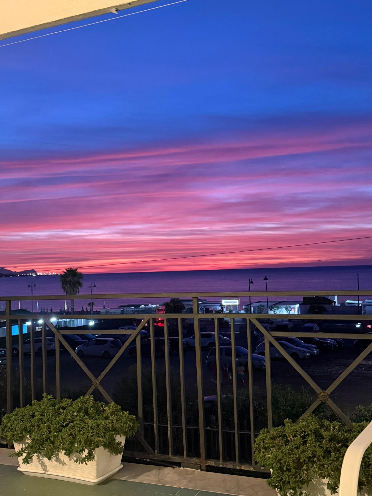 Un tramonto dalla terrazza vista mare