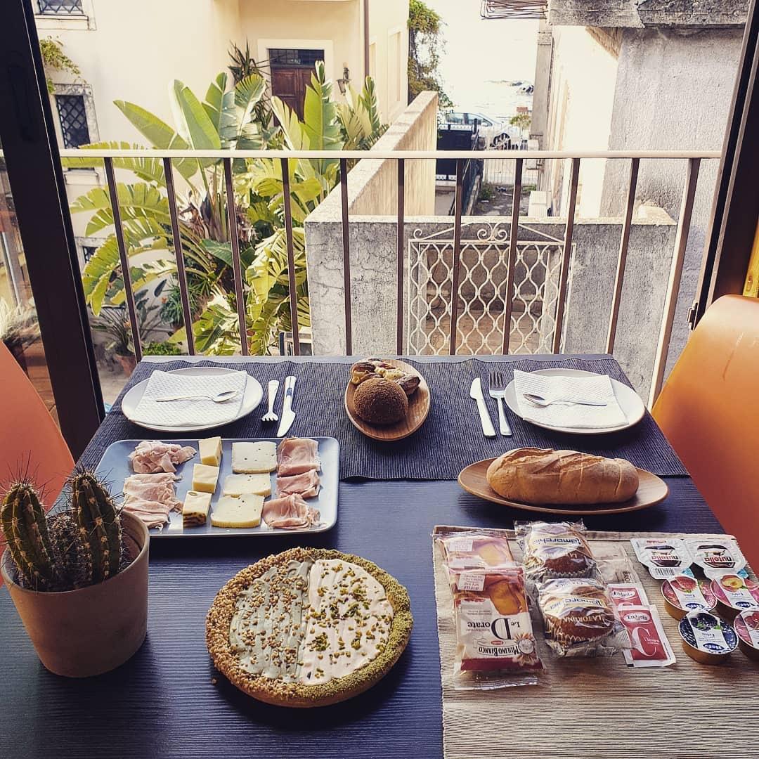 La colazione di LA SCIVOLA ROOMS