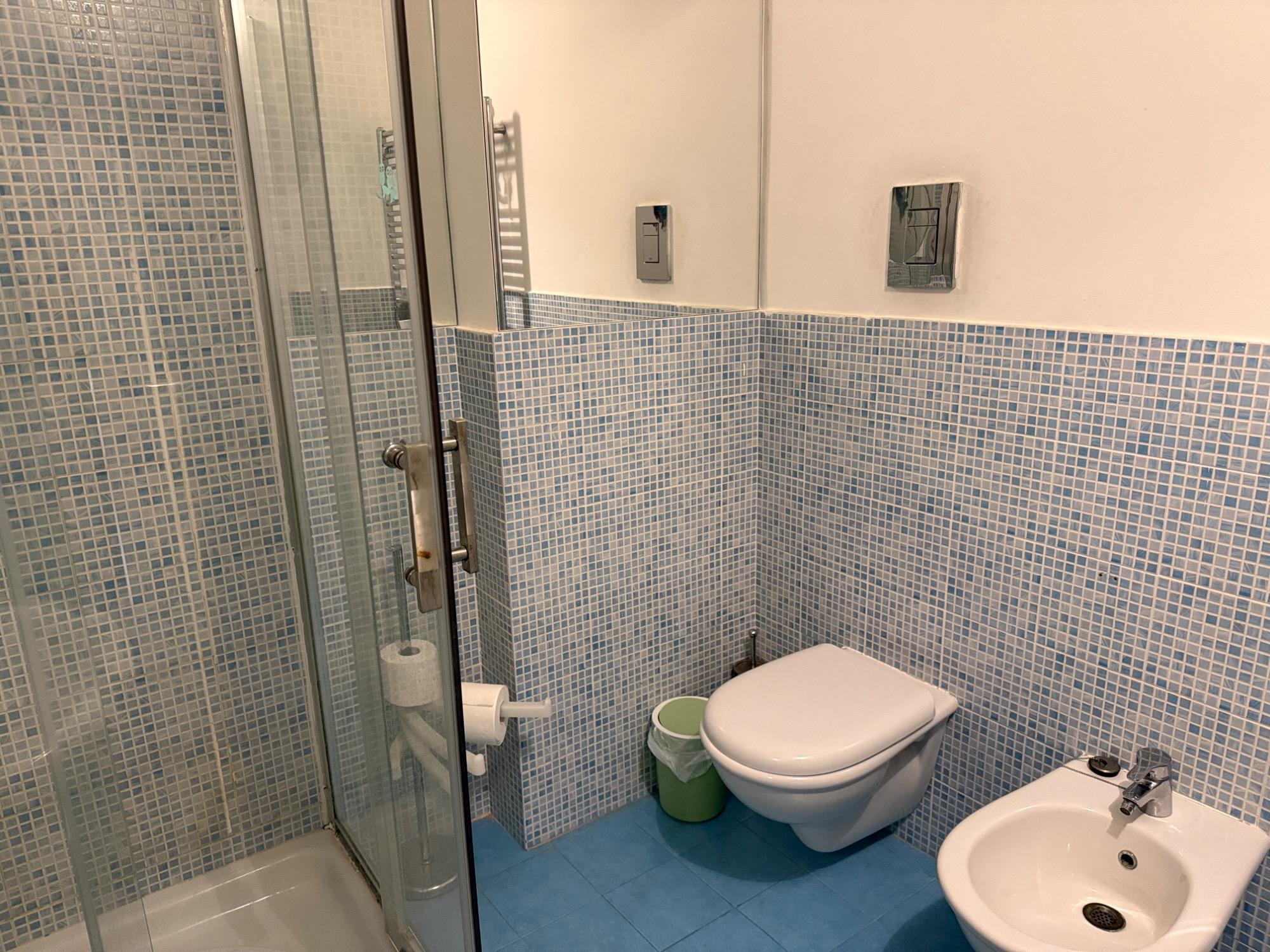 Bagno con box doccia