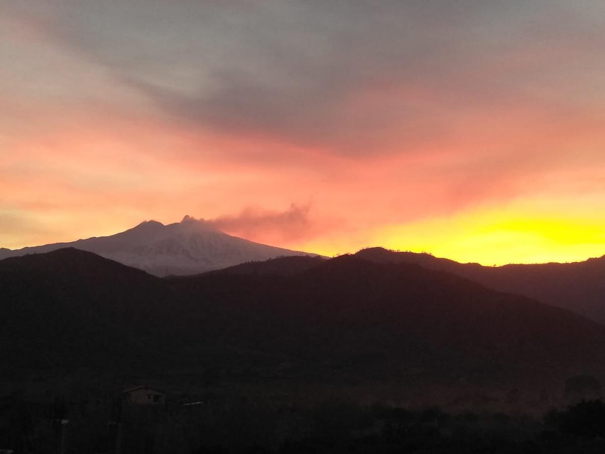 Spettacolare tramonto sull'Etna dalla camera Magnolia.