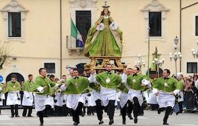 La Madonna che Scappa di Sulmona