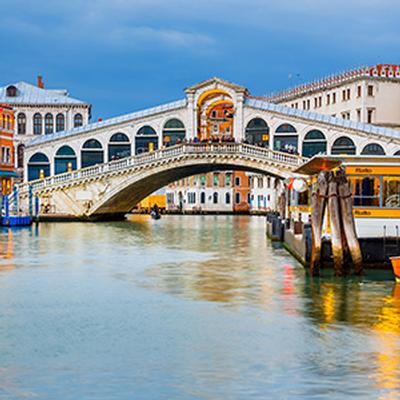 Il ponte di Rialto a Venezia