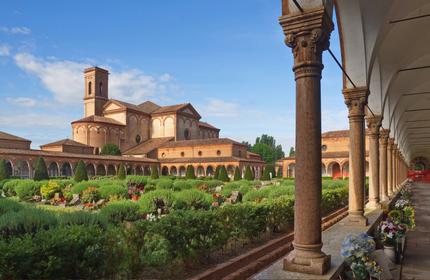 Luoghi di silenzio e spiritualità: abbazie, eremi e cammini d’autunno