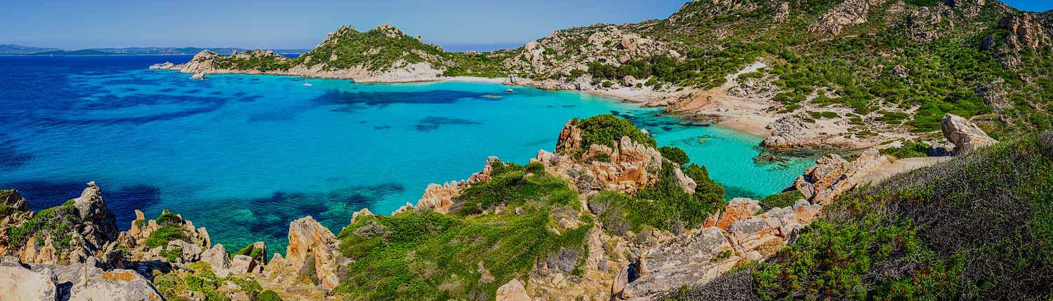 La Maddalena - lo splendido panorama del mare sardo