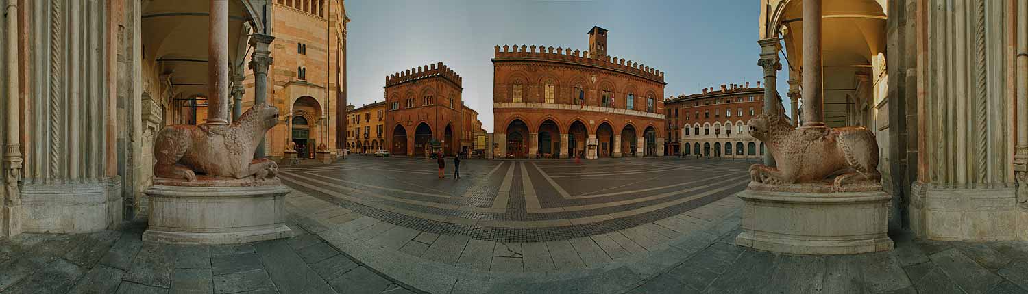 Cremona - Piazza del Comune