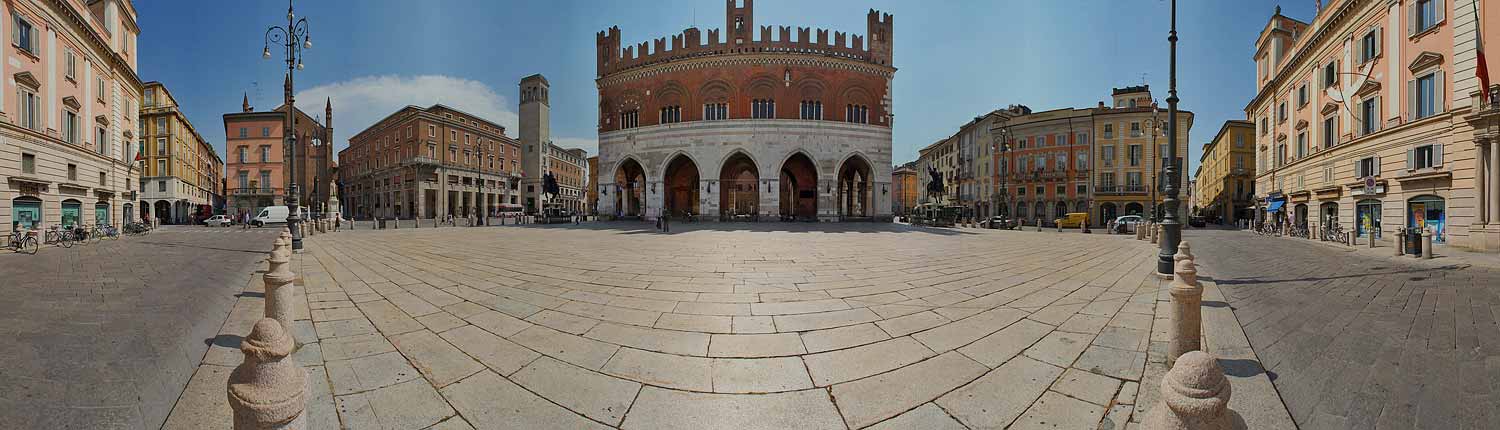 Piacenza - Piazza Cavalli