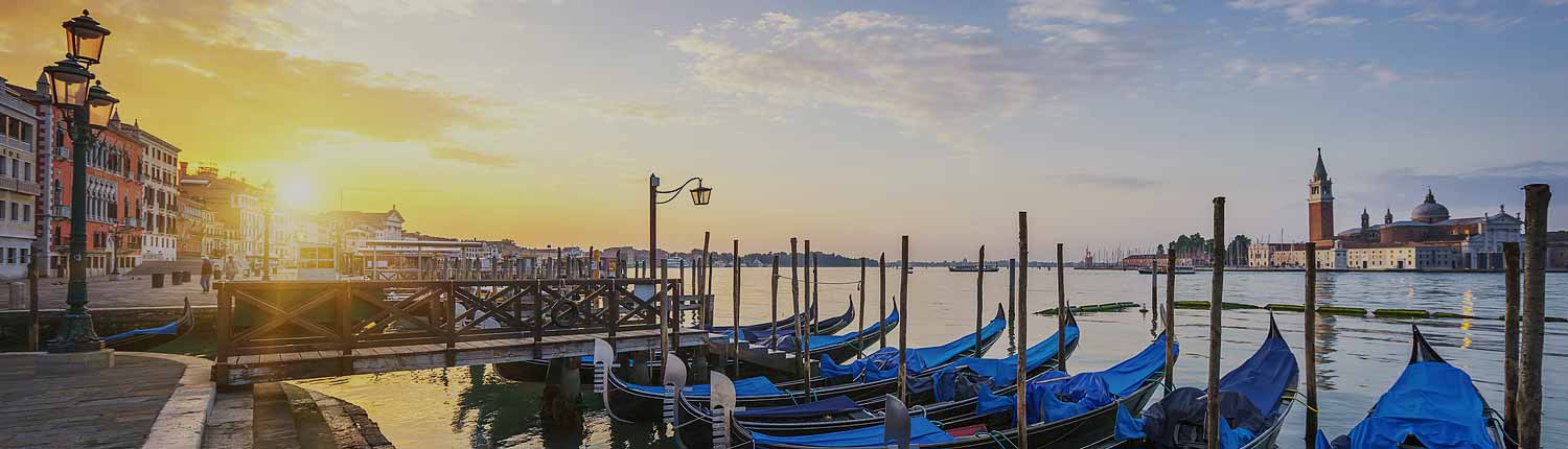 Venezia - Gondole e Riva degli Schiavoni